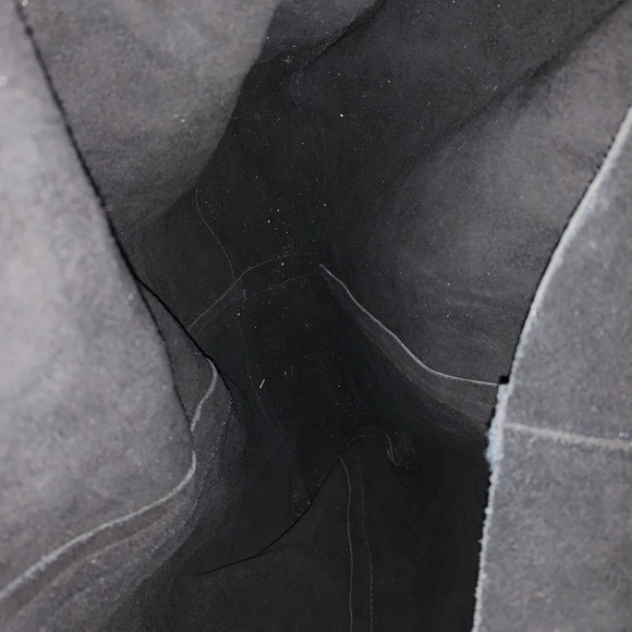 Black suede bucket purse with tassel - Picture 8 of 8